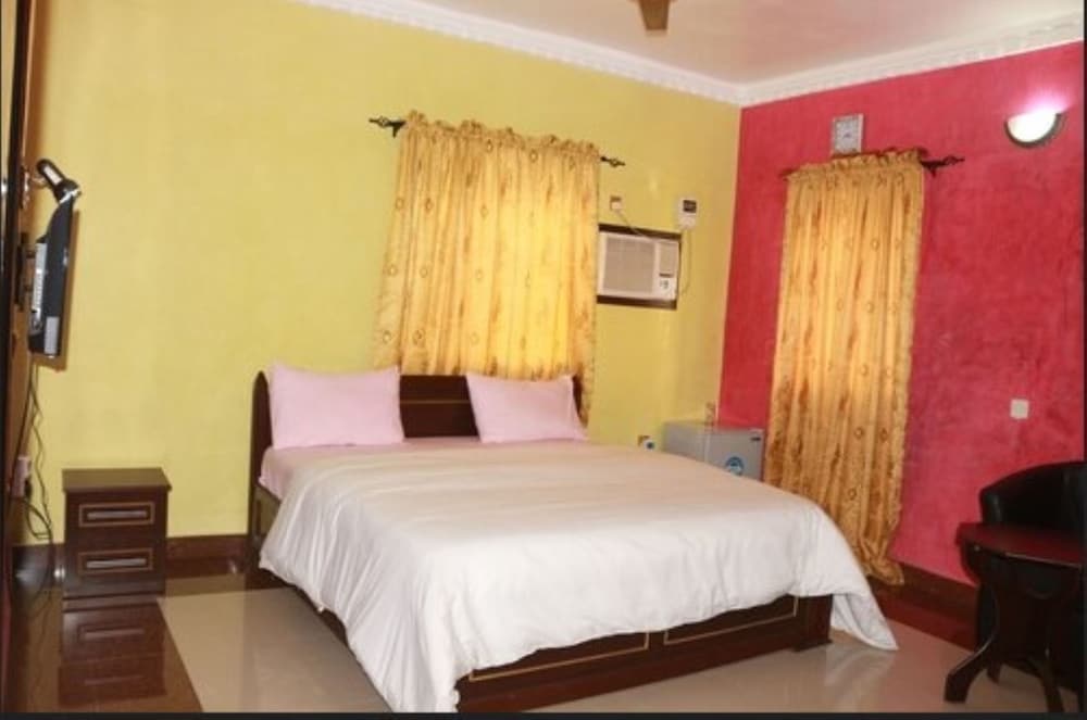 Cute Villa Hotel And Suites 7/17