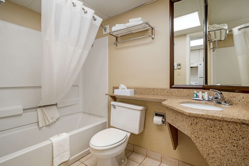Quality Inn & Suites Ocean City Fenwick 47/52