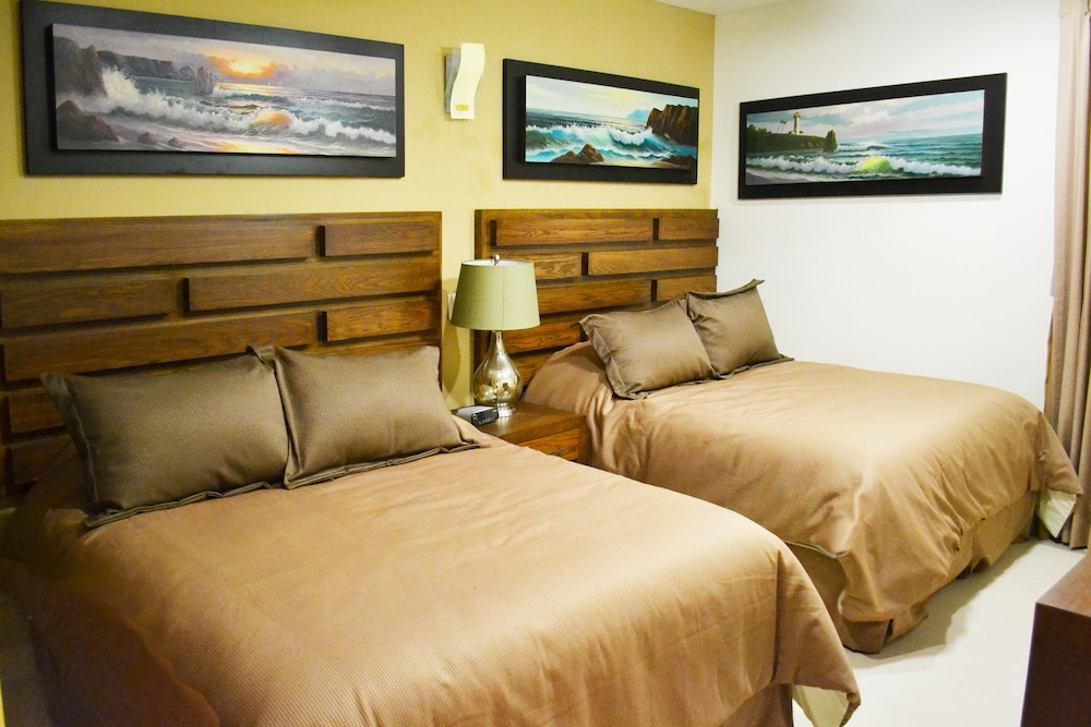 Hotel Palmas De Cortez 25/50