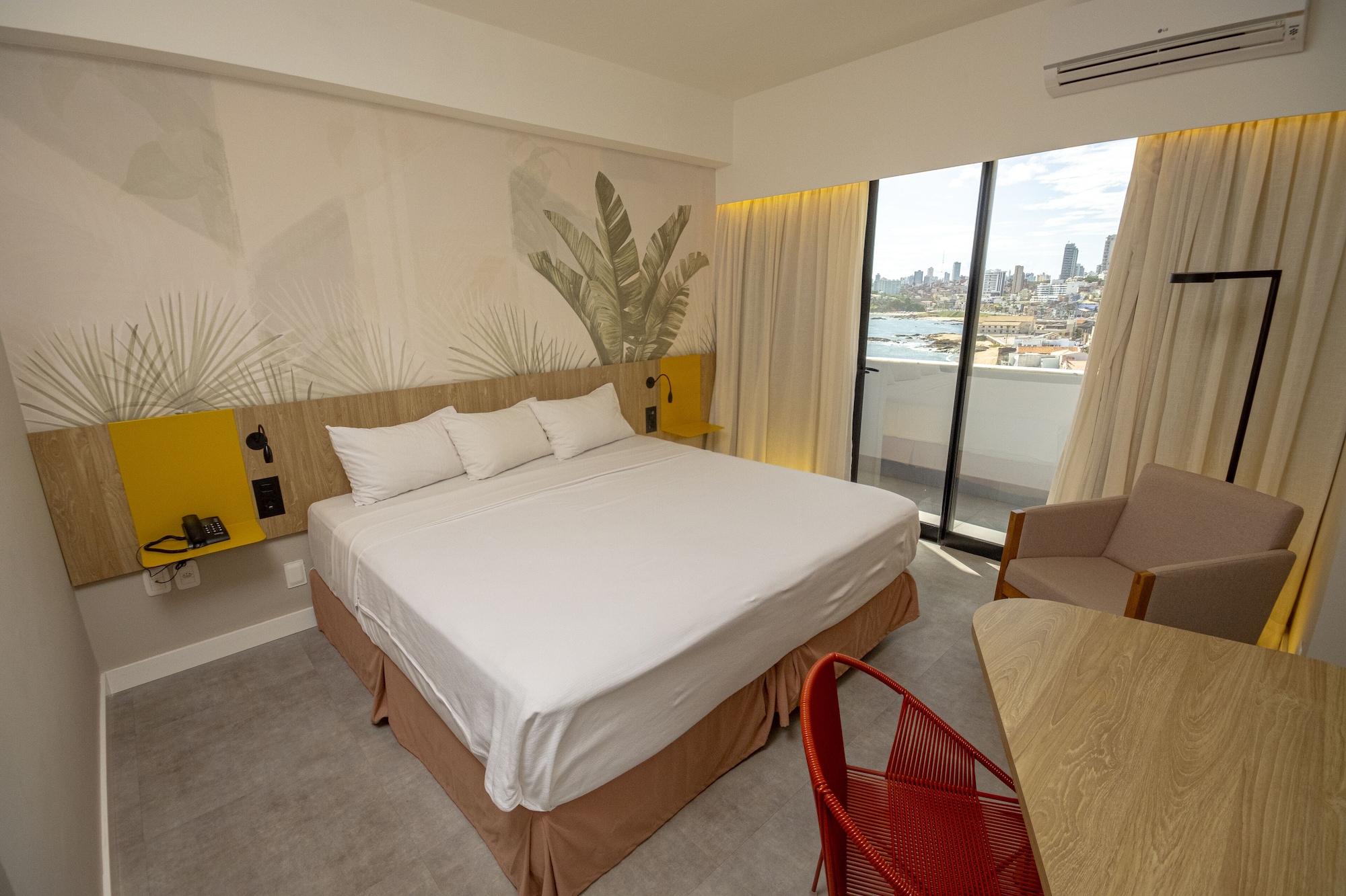 SUPERIOR, KING BED