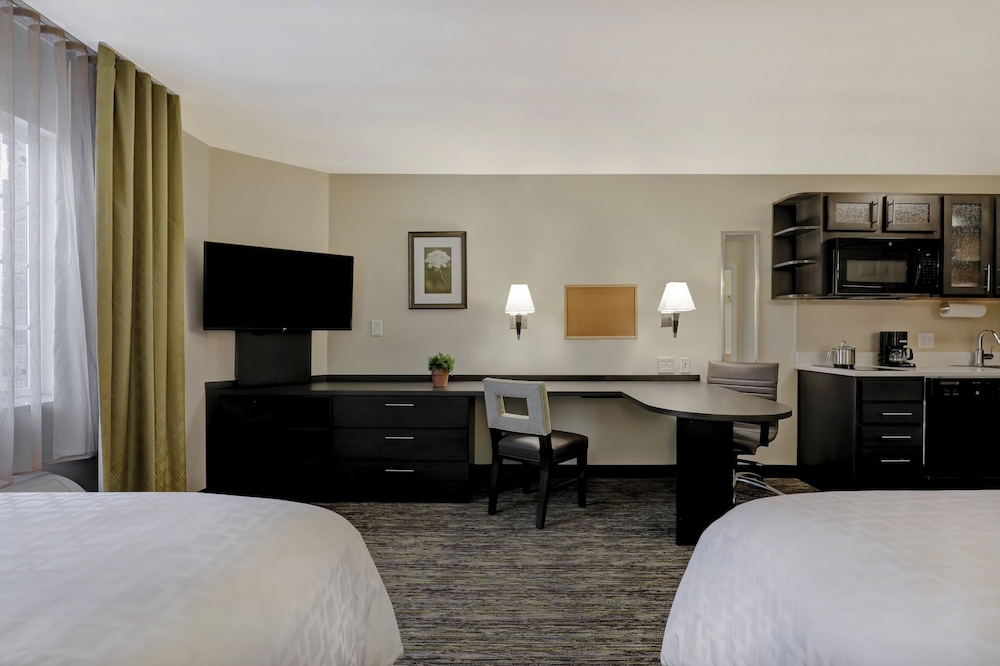 Candlewood Suites Indianapolis - South 18/77