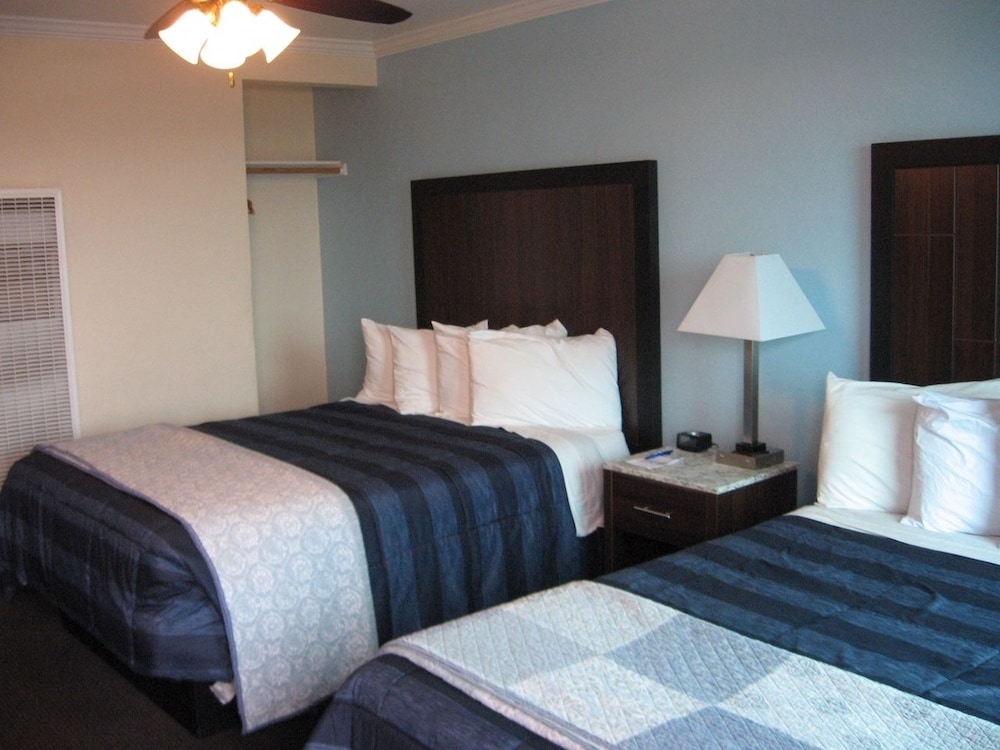 DOLPHIN COVE MOTEL 21/69