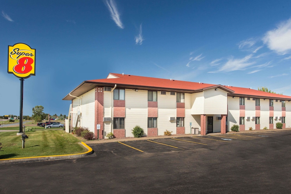 Super 8 By Wyndham Eau Claire I-94 3/20