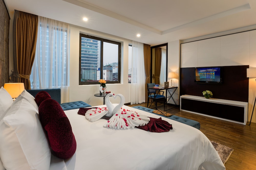 HONEYMOON, SUITE