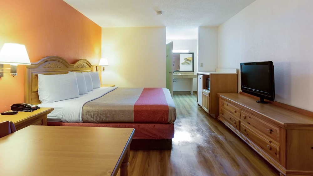 Deluxe, King Bed