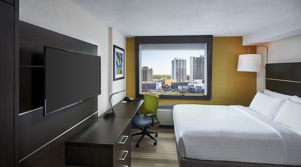 Holiday Inn Express Windsor Waterfront 20/77