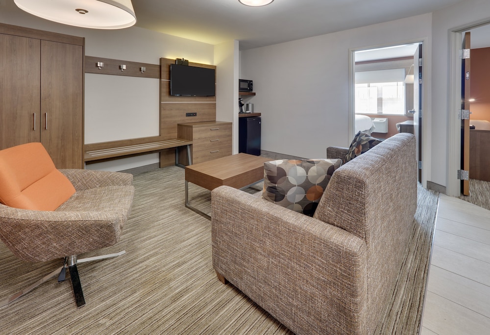 Holiday Inn Express Hotel Suites Scottsbluff Gering 40/57