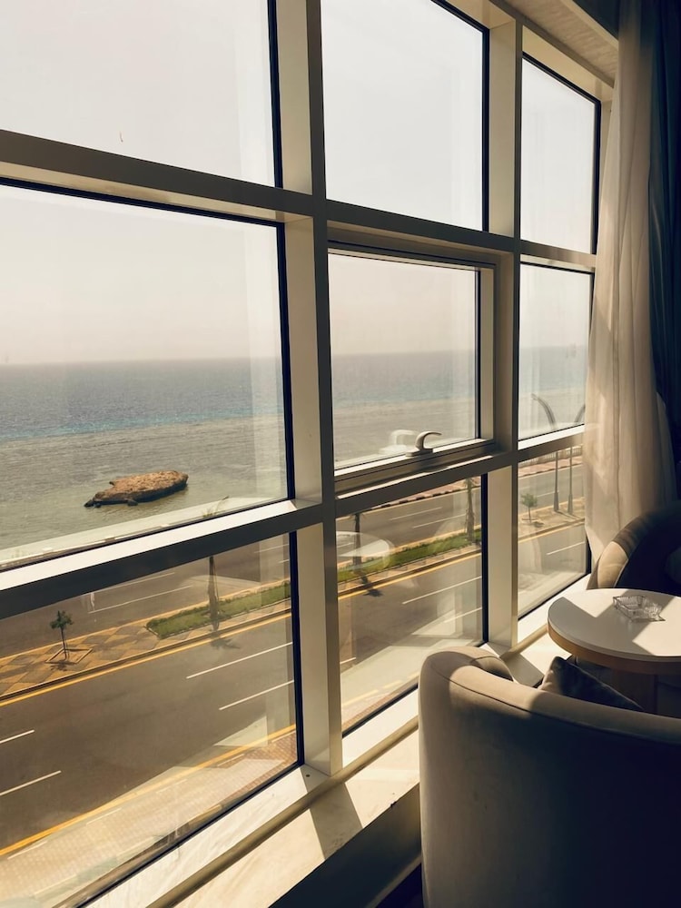 Rose Land Hotel 40/60