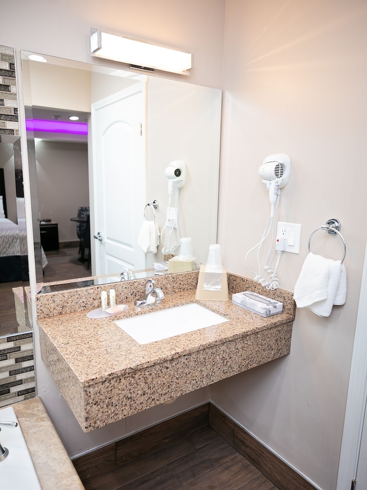 Diamond Bell Inn And Suites 54/54
