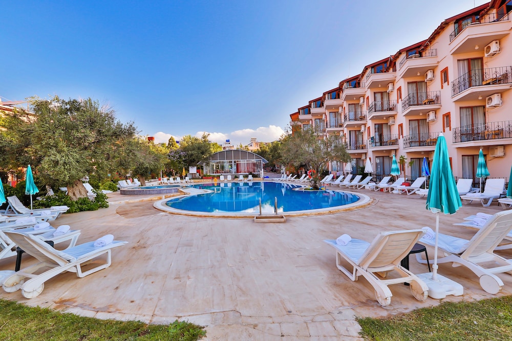 Club Gultur Otel 25/27