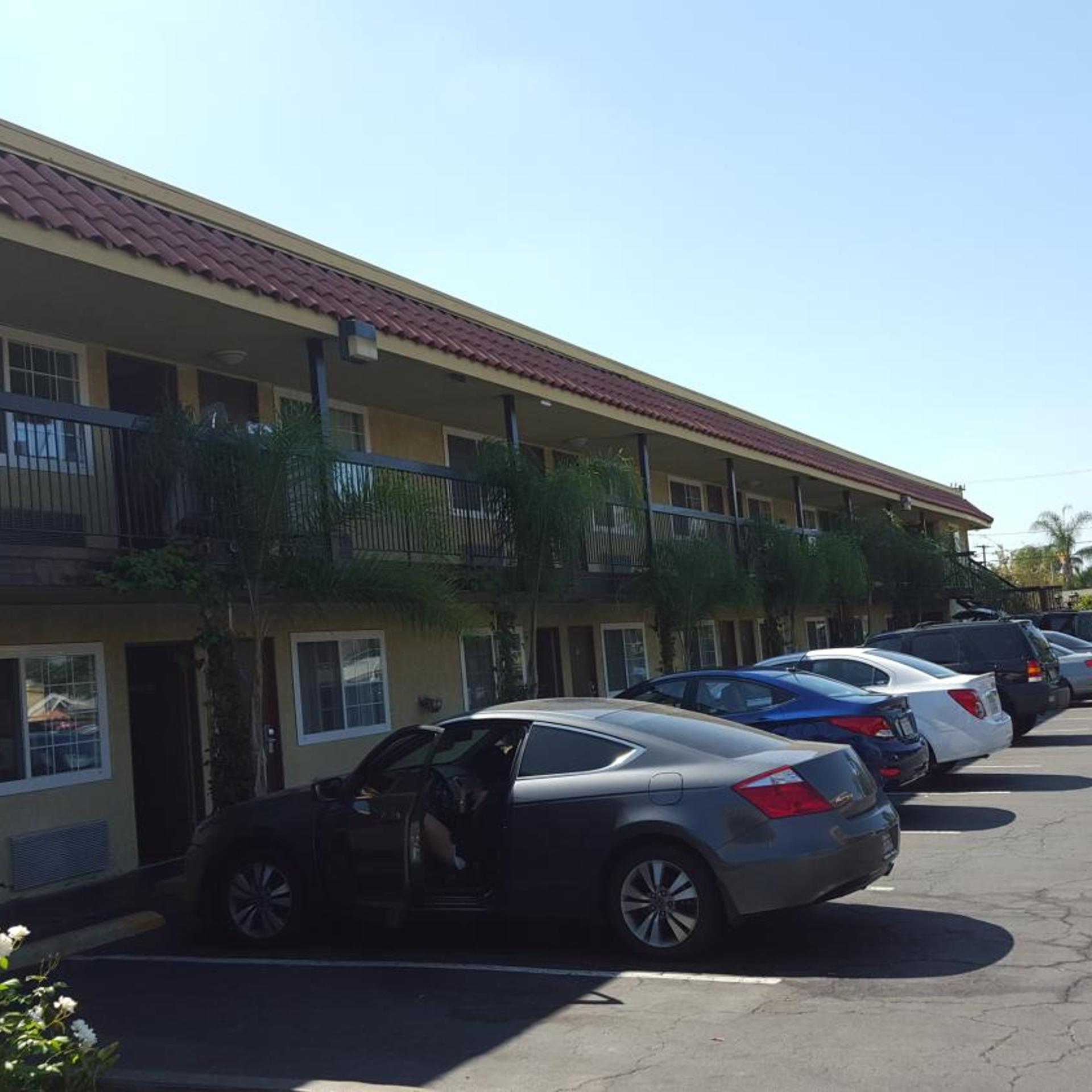 Anaheim Astoria Inn & Suites 20/22