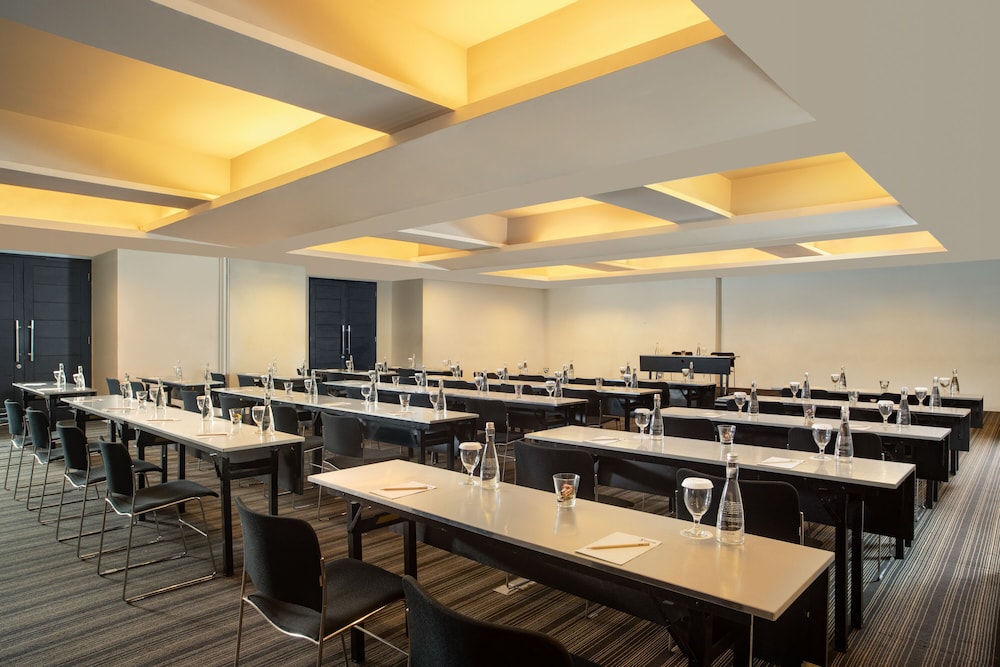 ARTOTEL TS Suites Surabaya 27/34