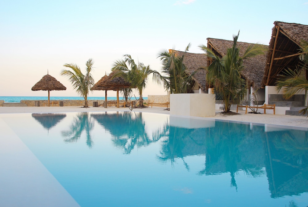 Nur Beach Resort 26/27