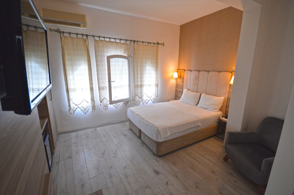 The Hotel 48 27/49