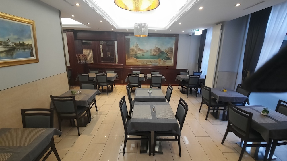 Admiral Hotel 42/48