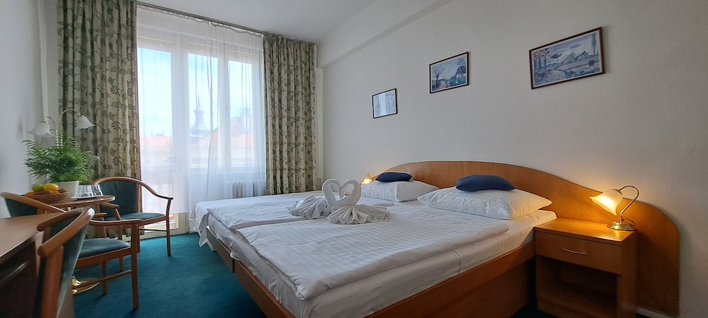Legie Hotel 8/45