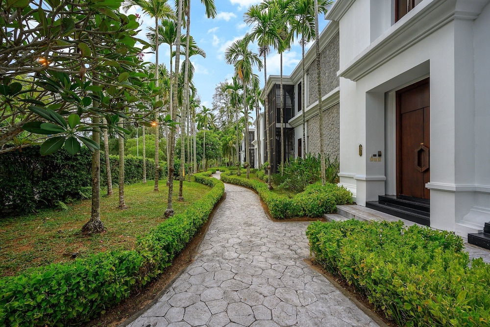 Maikhao Dream Villa Resort & Spa 58/67