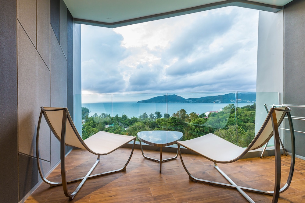 Crest Resort and Pool Villas 47/50
