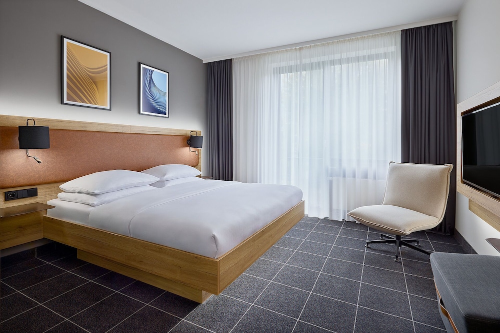 غرفة قياسية بسرير كوين، FOUR POINTS FLEX by Sheraton Ratingen Dusseldorf Airport 3/10
