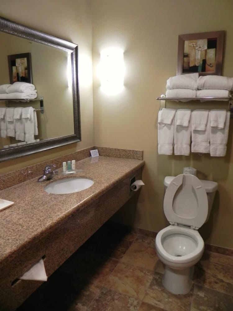 Comfort Suites Gulfport Central, MS 22/49
