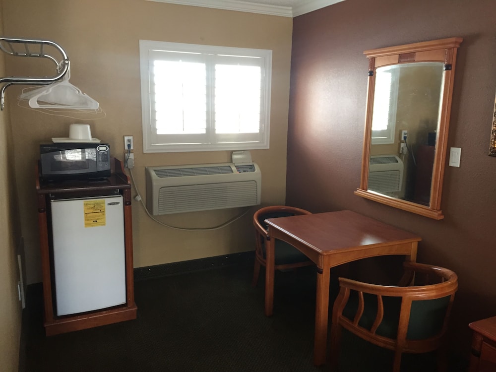 LYFE INN & SUITES by AGA - Beverly Hills 50/57