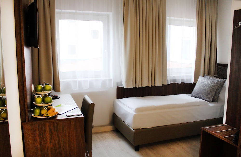 ROOM, SINGLE, SINGLE BED