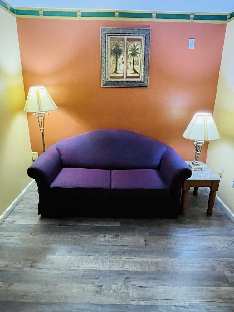 Mountain Inn and Suites Dunlap 8/22