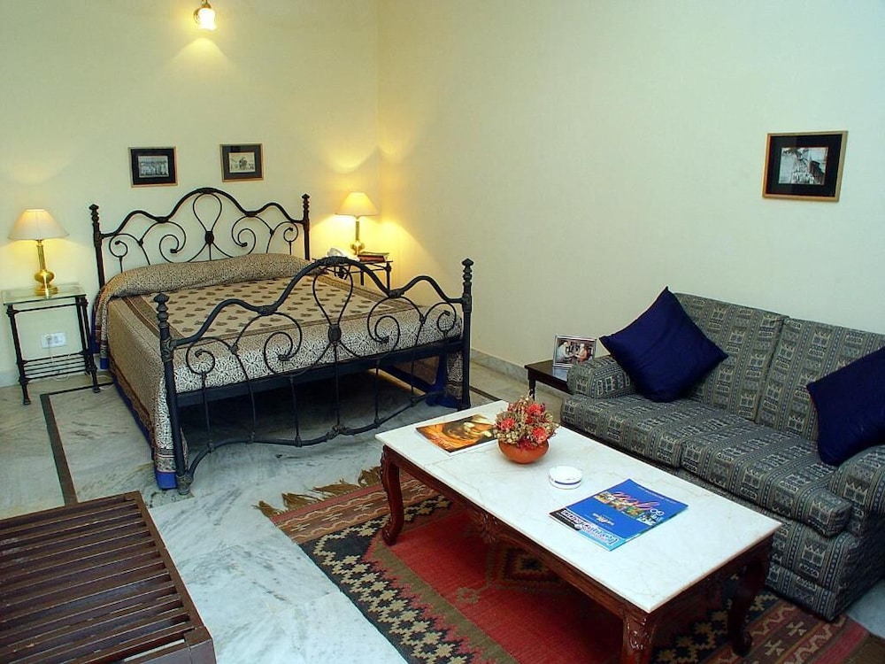 Mandawa Haveli 33/70