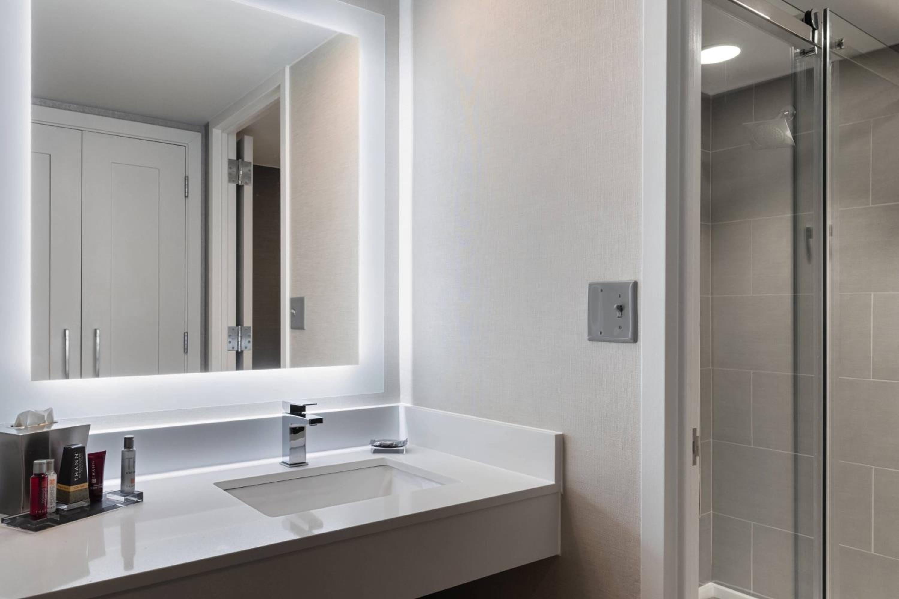 غرفة بسرير كينج أو سرير مزدوج، Philadelphia Marriott West 3/7