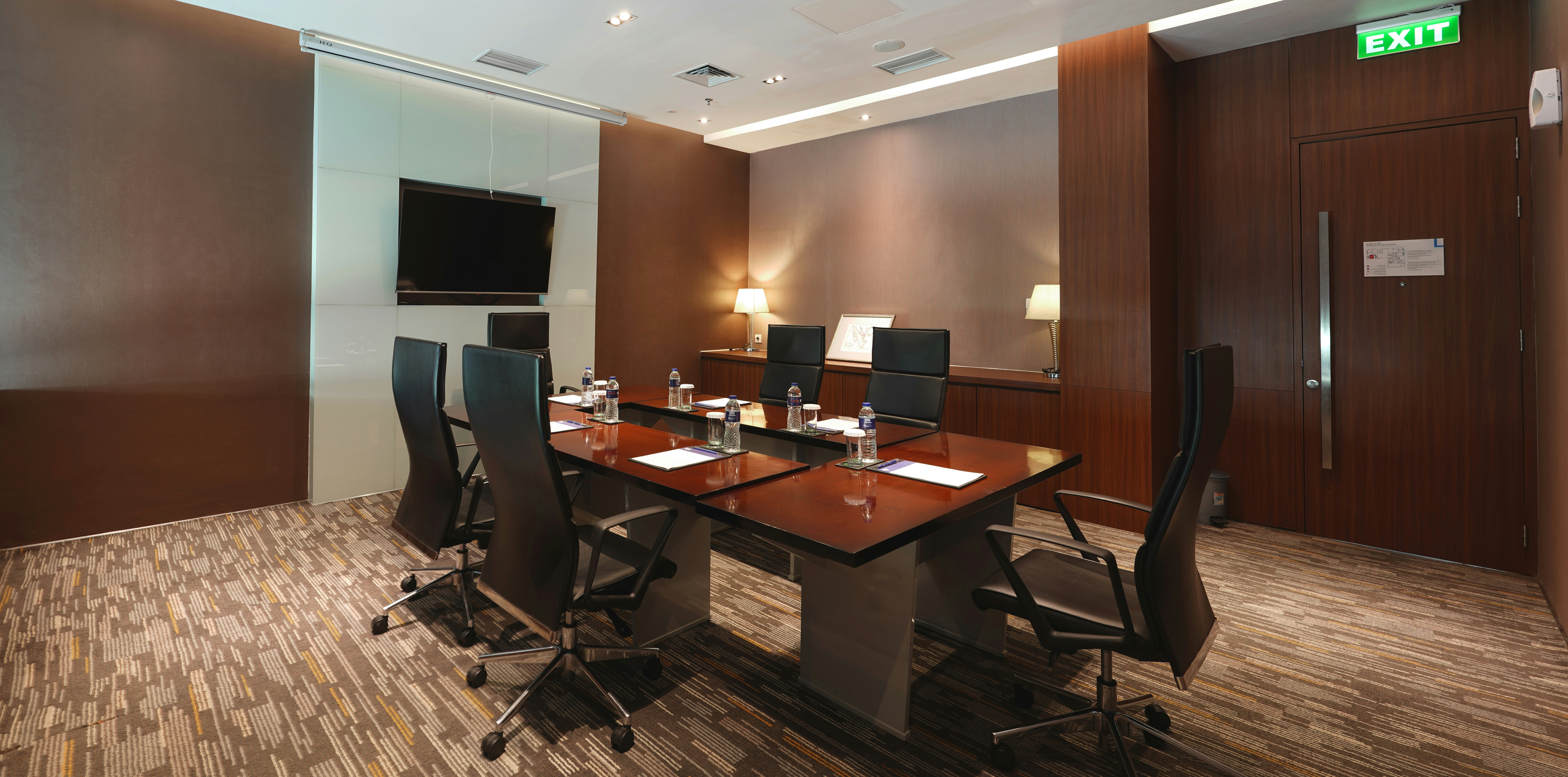 Holiday Inn Express Jakarta International Expo 65/75