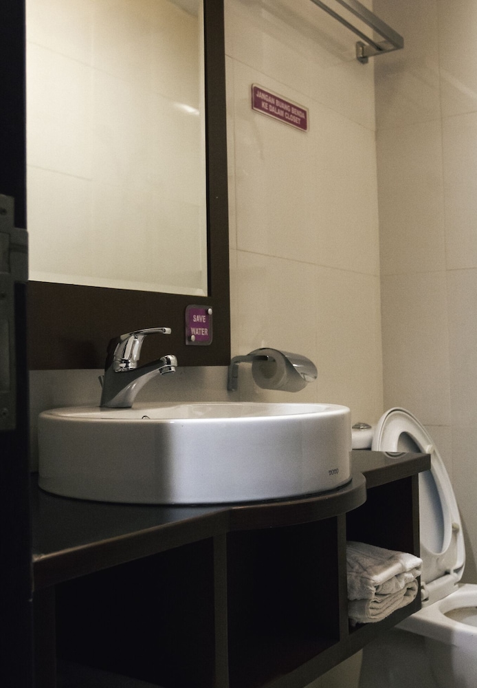 غرفة قياسية بسرير كوين، D Calia Tarakan Hotel 2/2