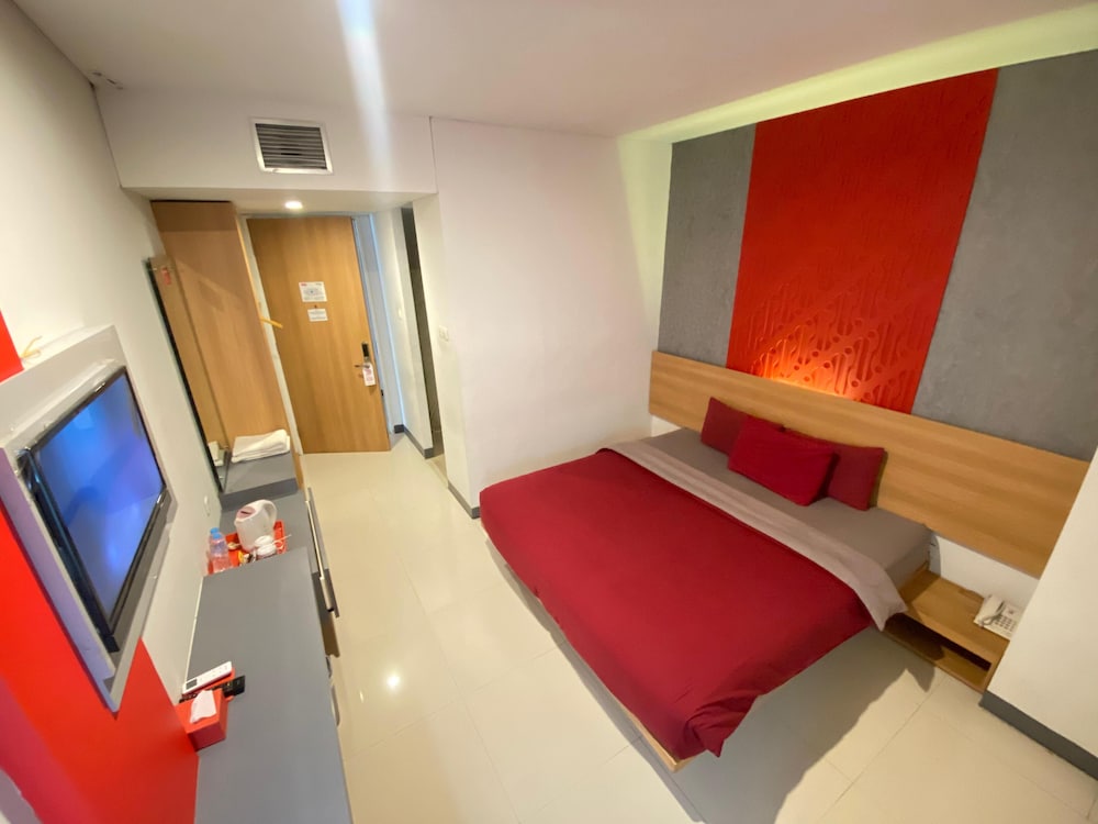TICKLE HOTEL 11/20
