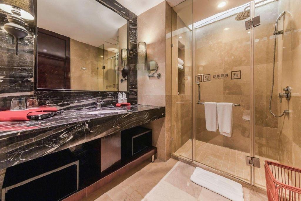 Rezen Kingtown Hotel (Chongqing Liangjiang New District) 58/58