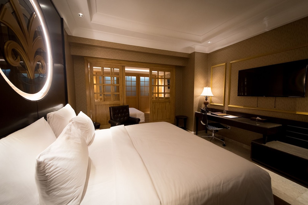 Myko Hotel And Convention Center Makassar 40/64