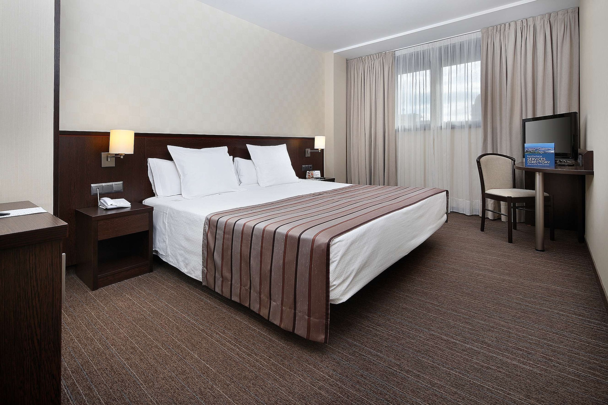 ROOM, DOUBLE OR TWIN BED