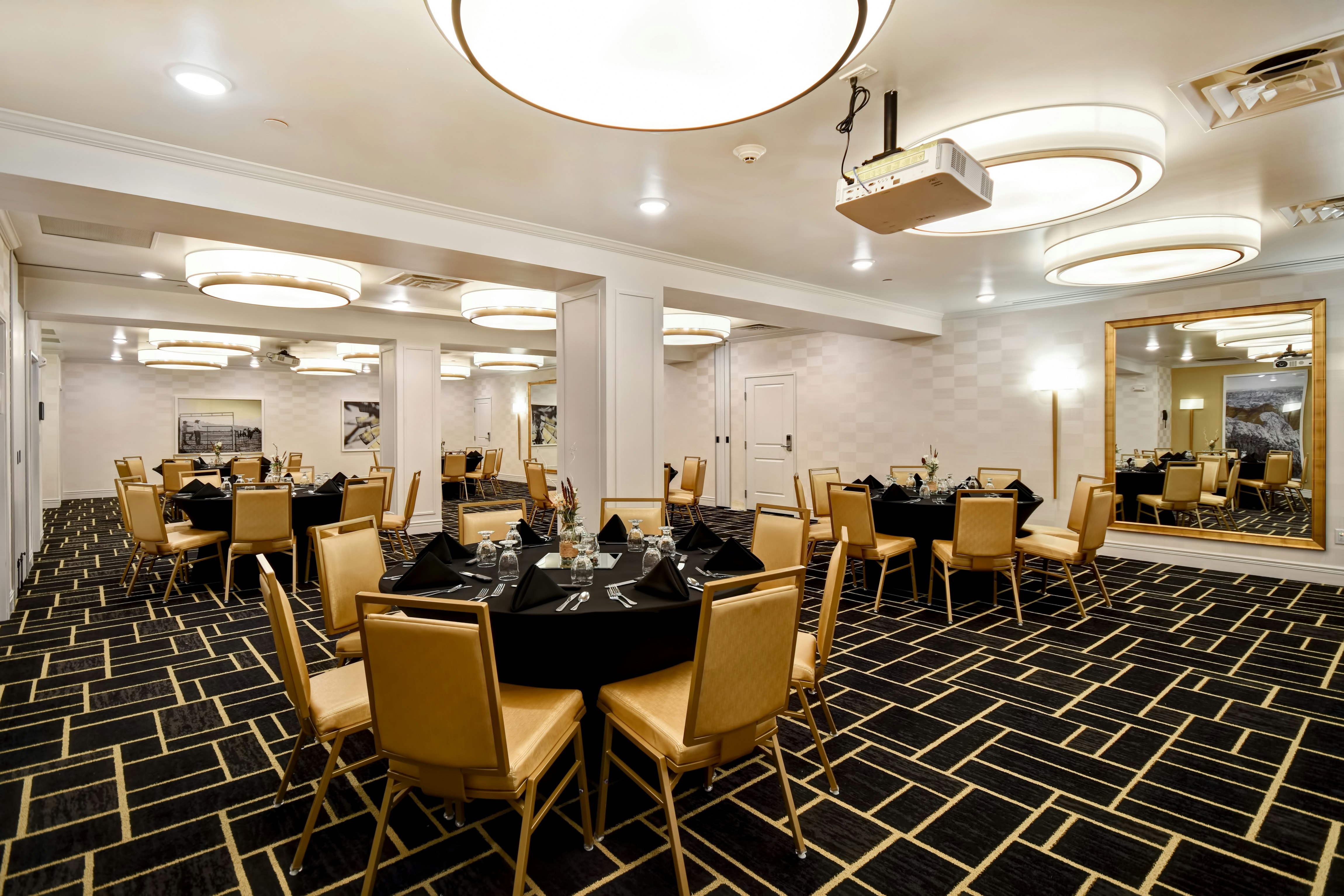Doubletree By Hilton Deadwood At Cadillac Jack S 40/52
