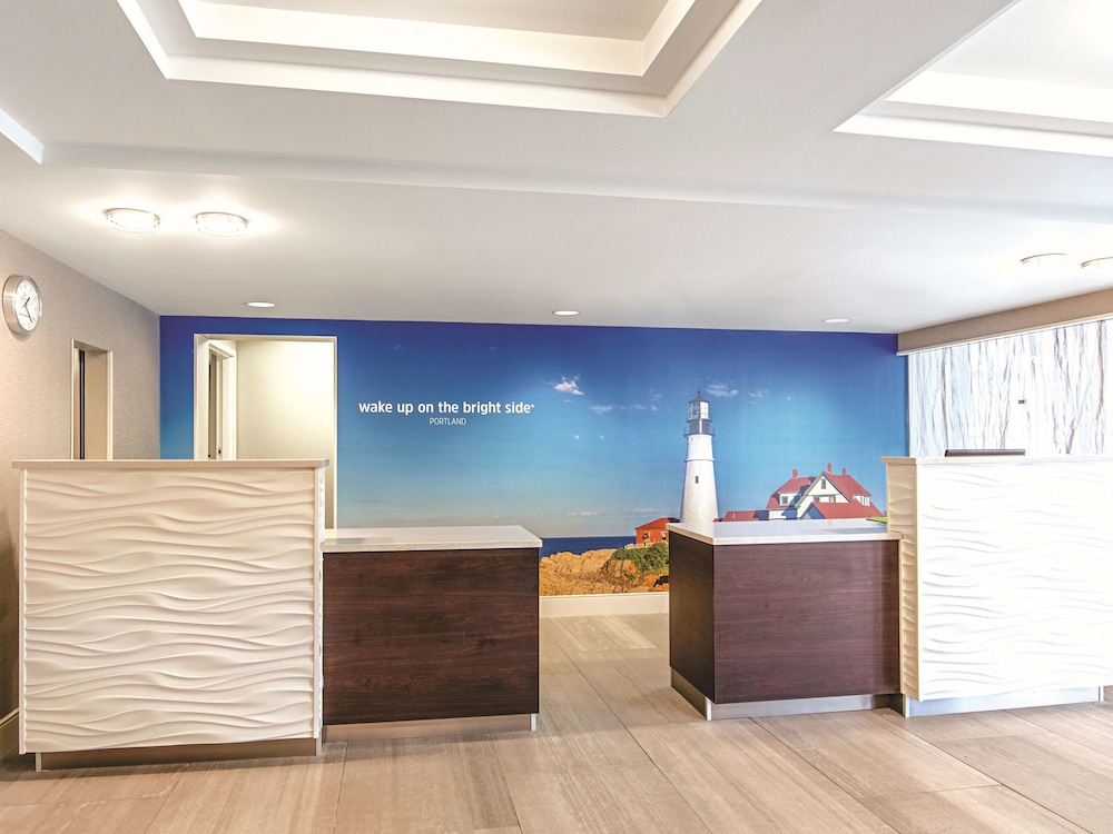 La Quinta Inn and Suites by Wyndham Portland 12/50