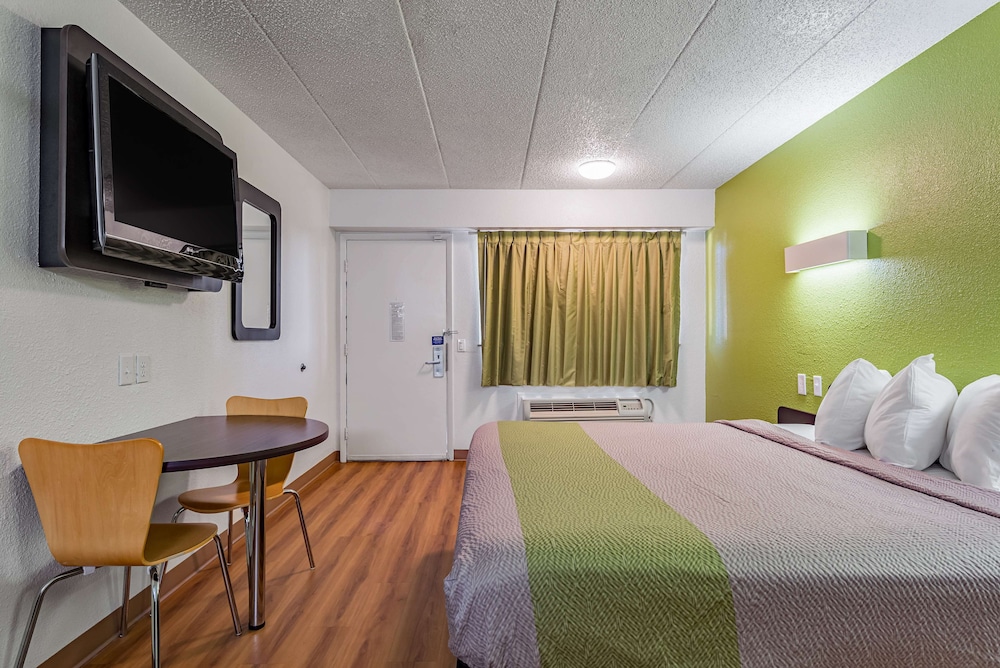Days Inn by Wyndham Cincinnati I-71 17/28
