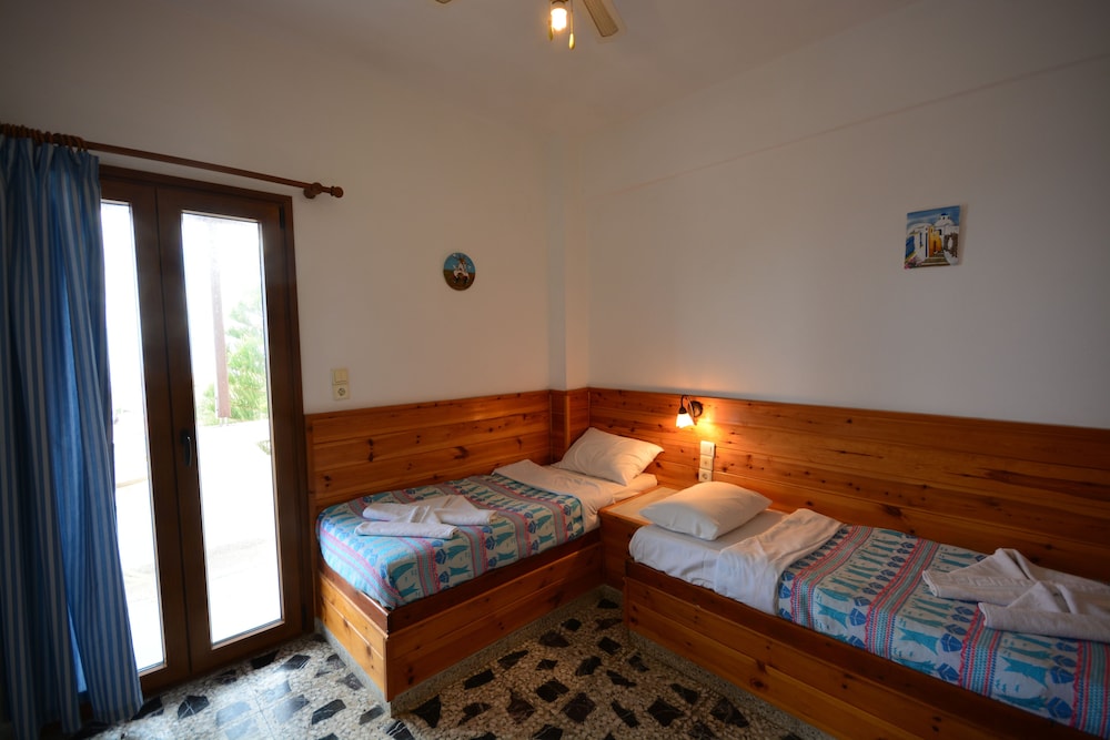 Spiros Soula Hotel 33/84