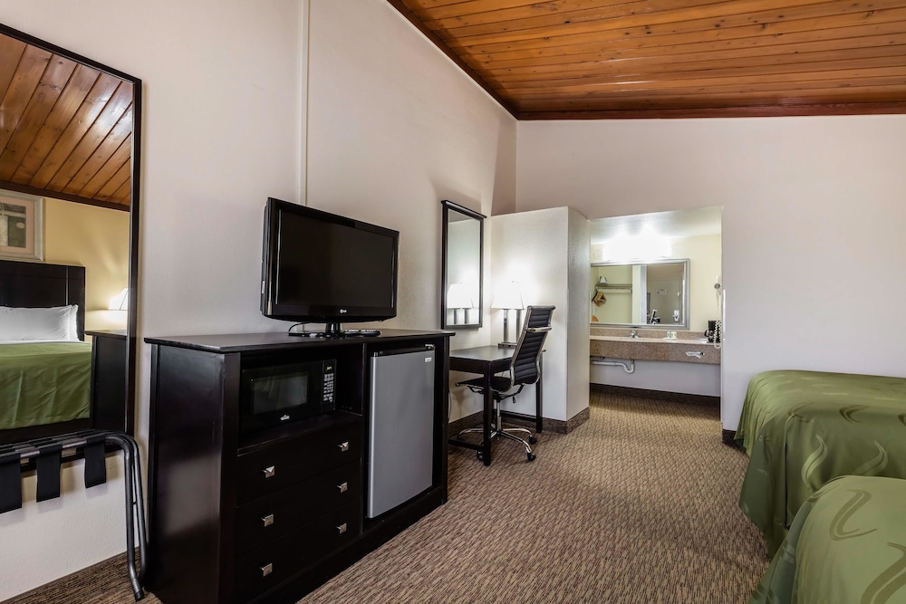 Quality Inn Tullahoma, TN 23/36