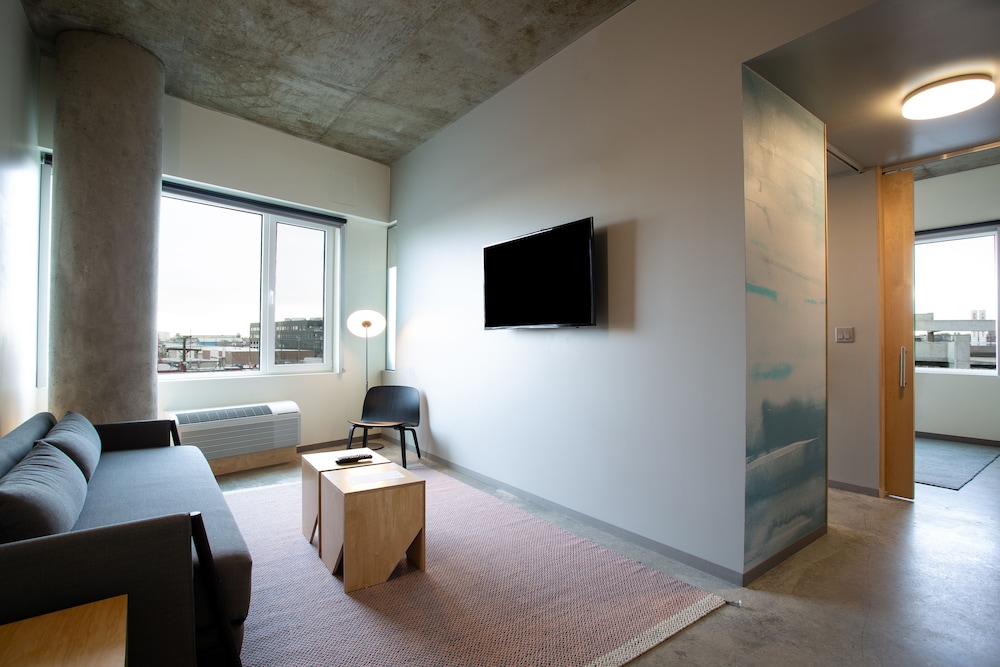 The Source Hotel 46/63