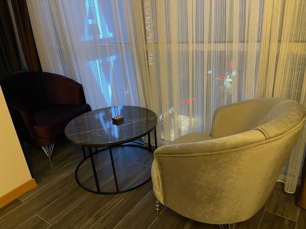 Waves Hotel 23/29