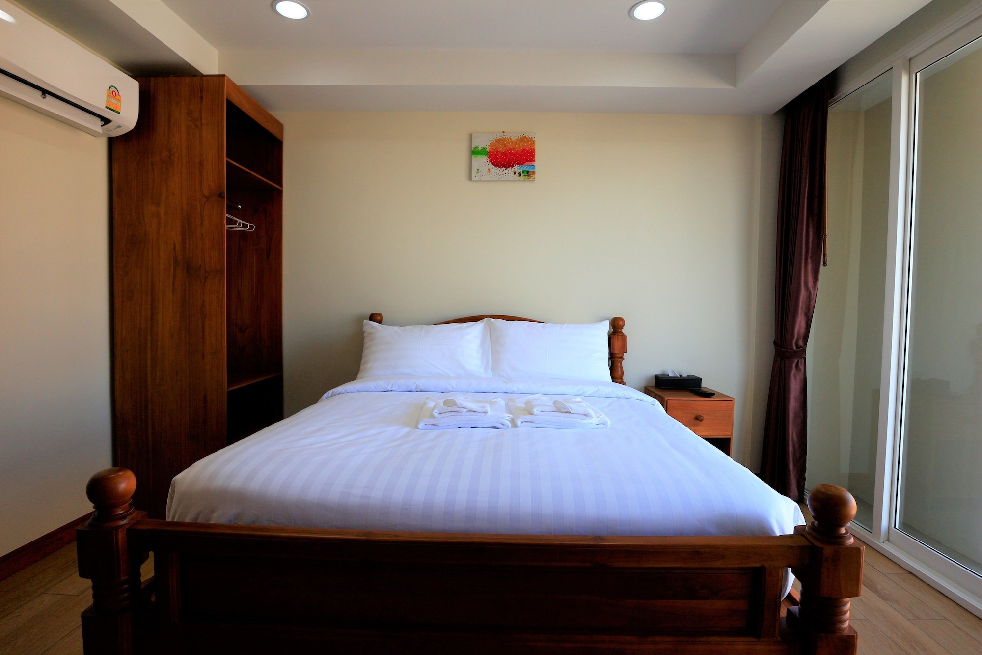 ROOM, DOUBLE BED