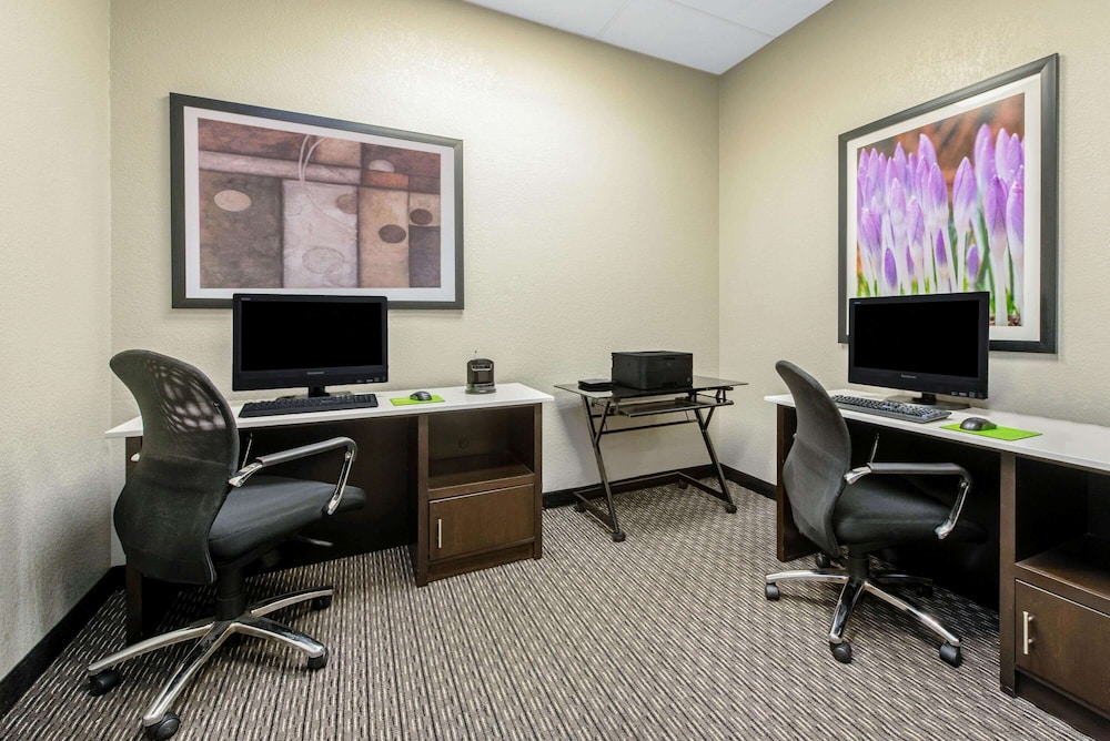La Quinta Inn Suites New Orleans Airport 43/50