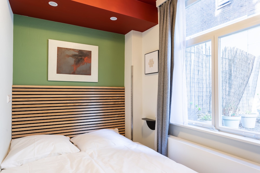 BASIC, DOUBLE BED, PRIVATE BATHROOM