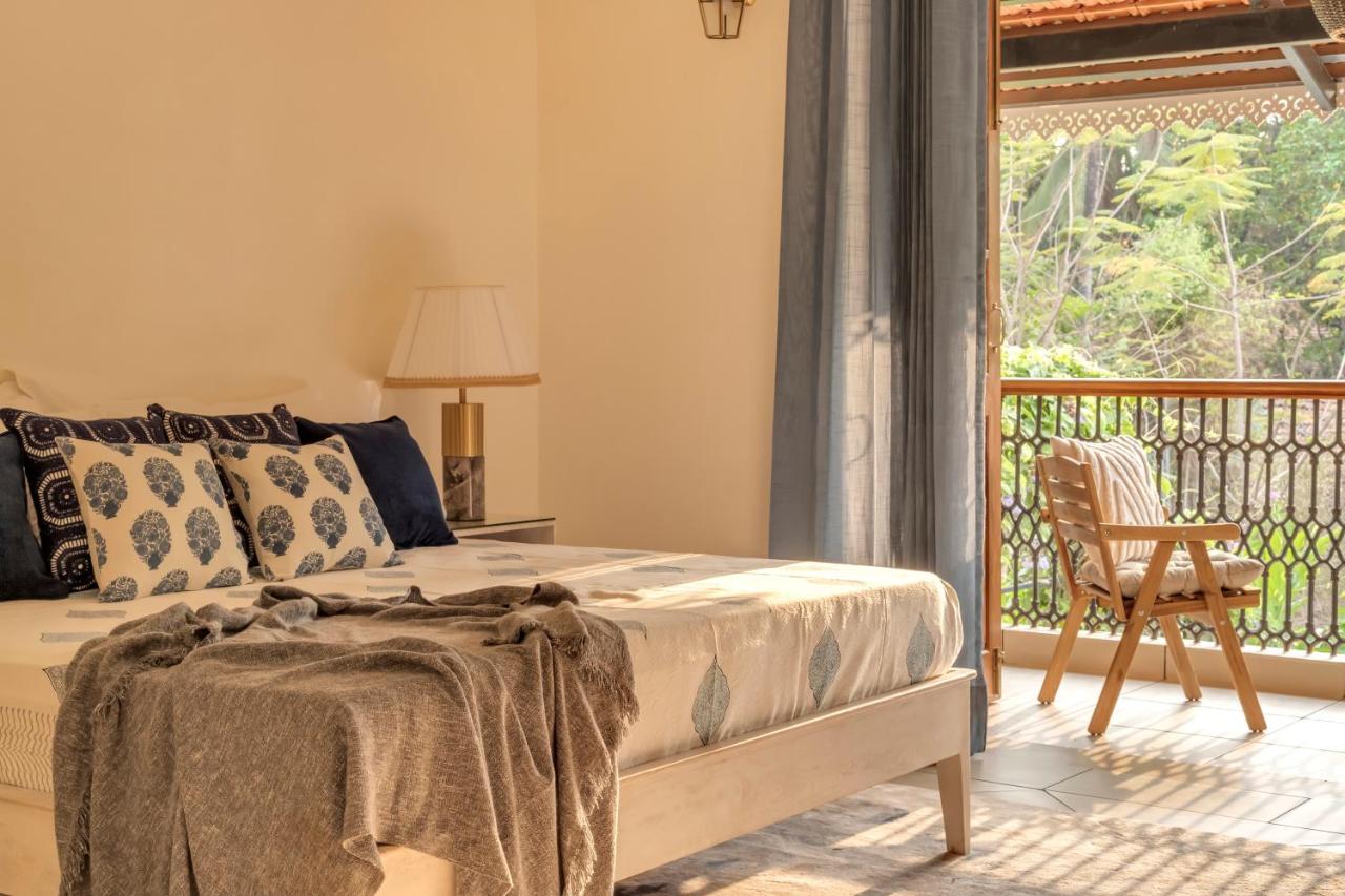 ELIVAAS 4 BHK with Pvt pool and Bar PinkSky 18/56