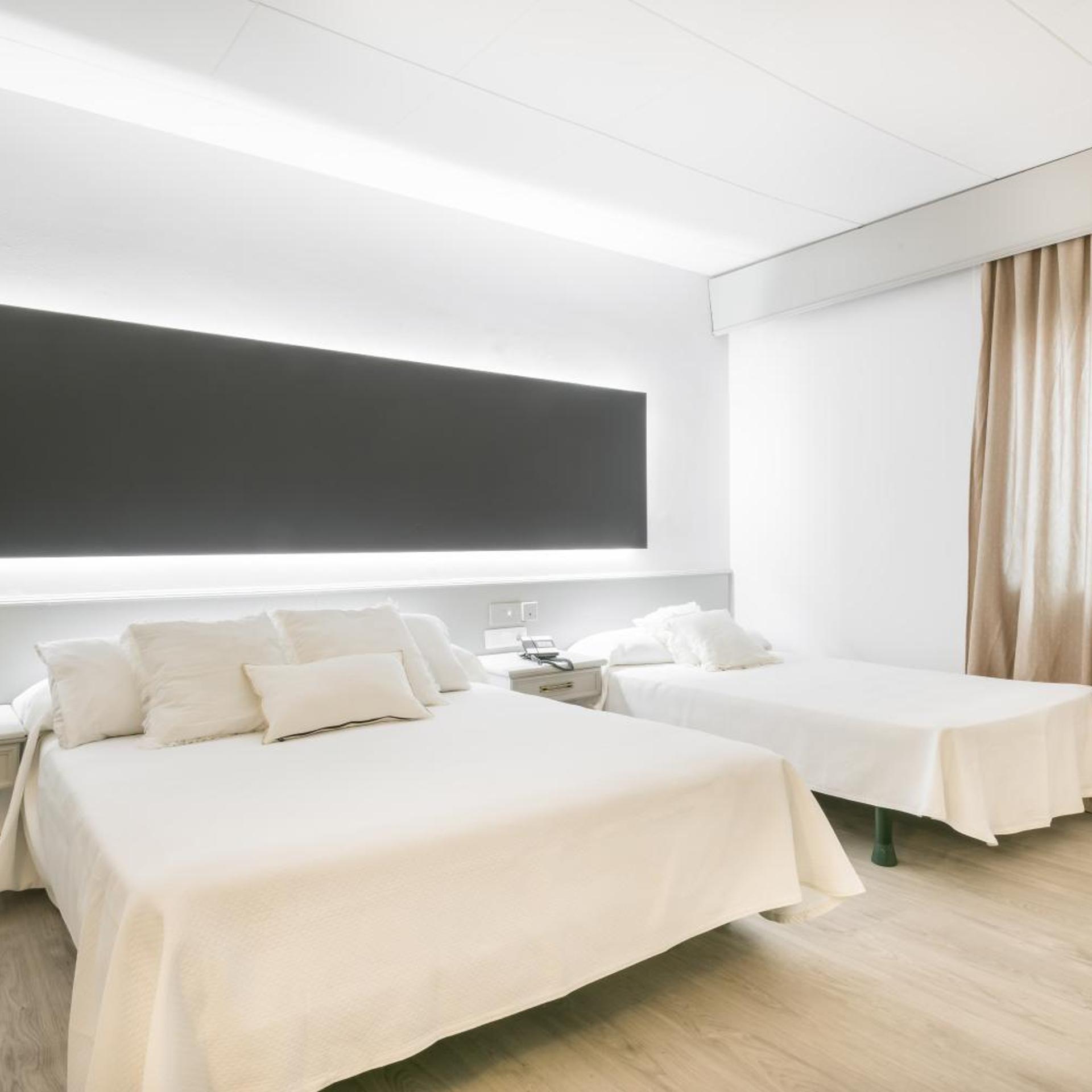 Room, Triple