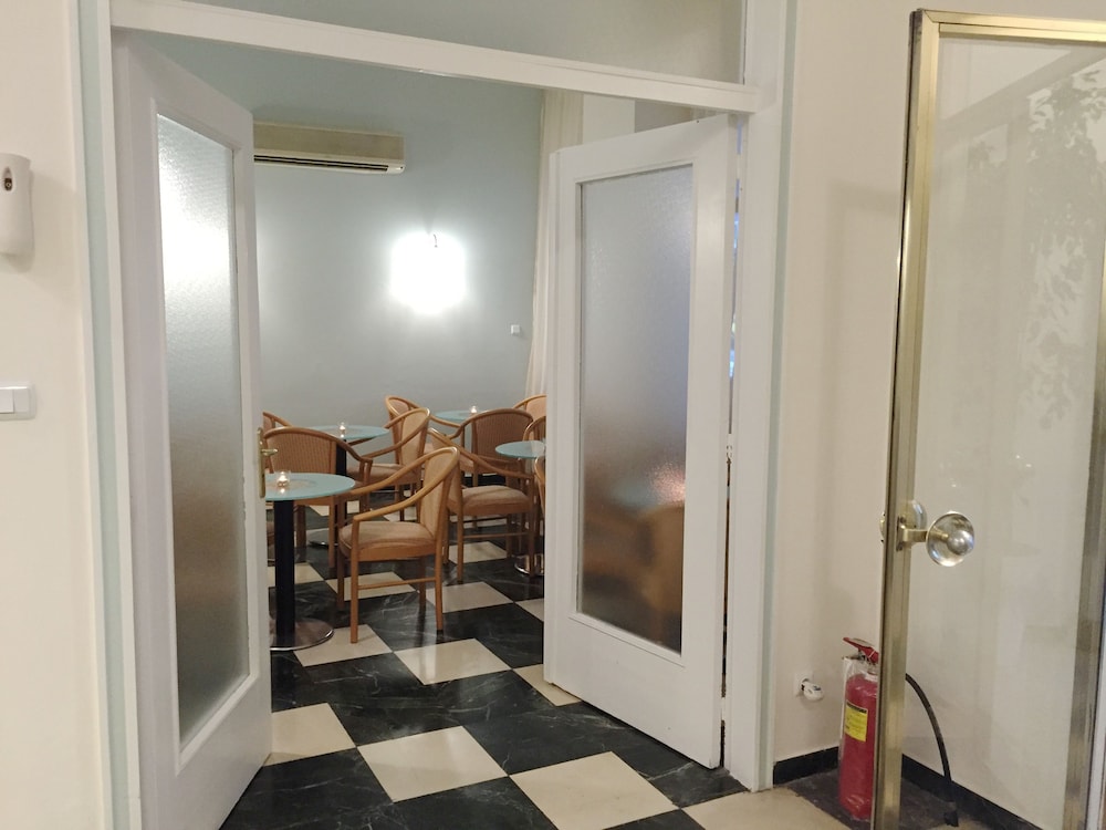 Ares Athens Hotel 45/52