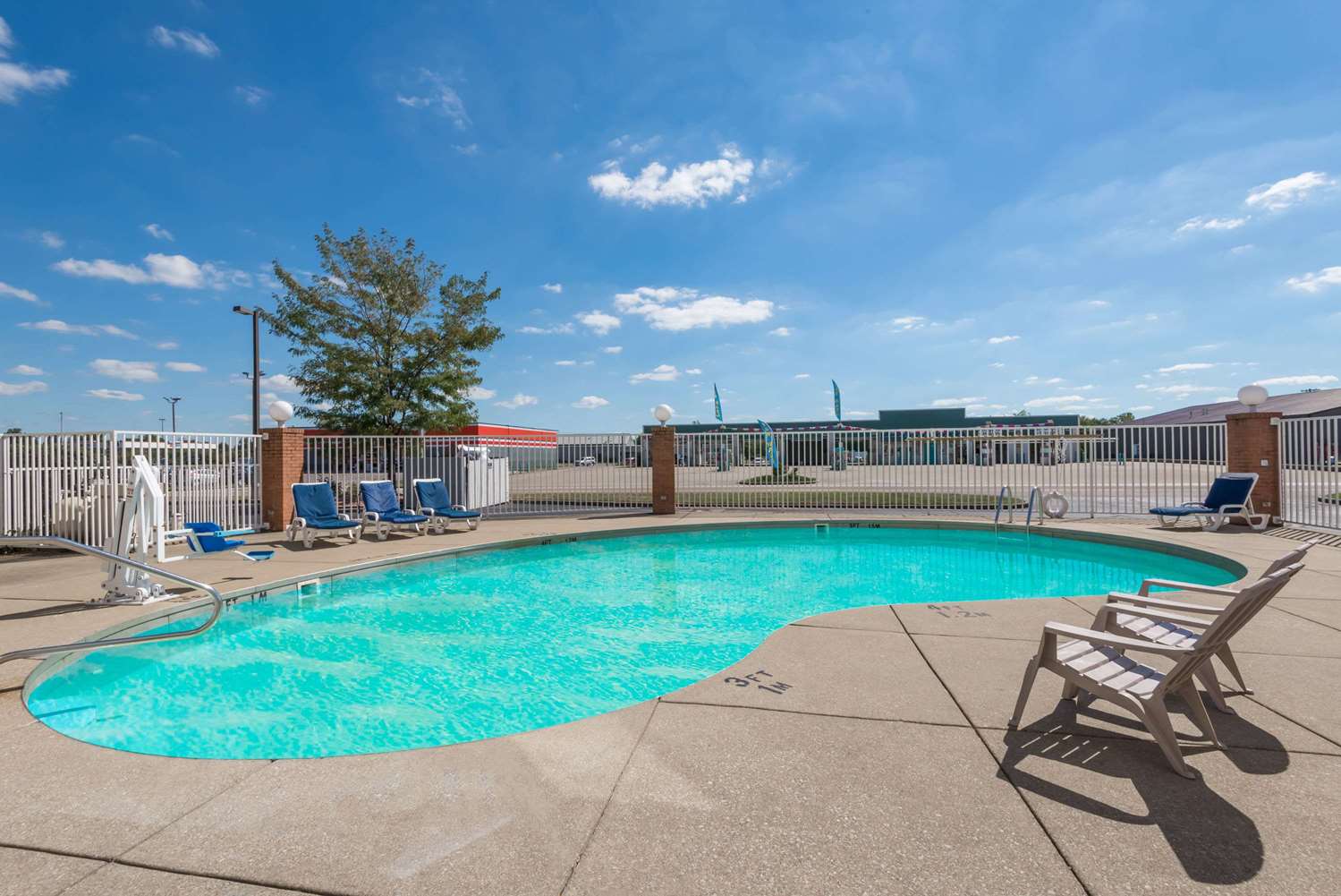 Super 8 by Wyndham Jasper 24/26