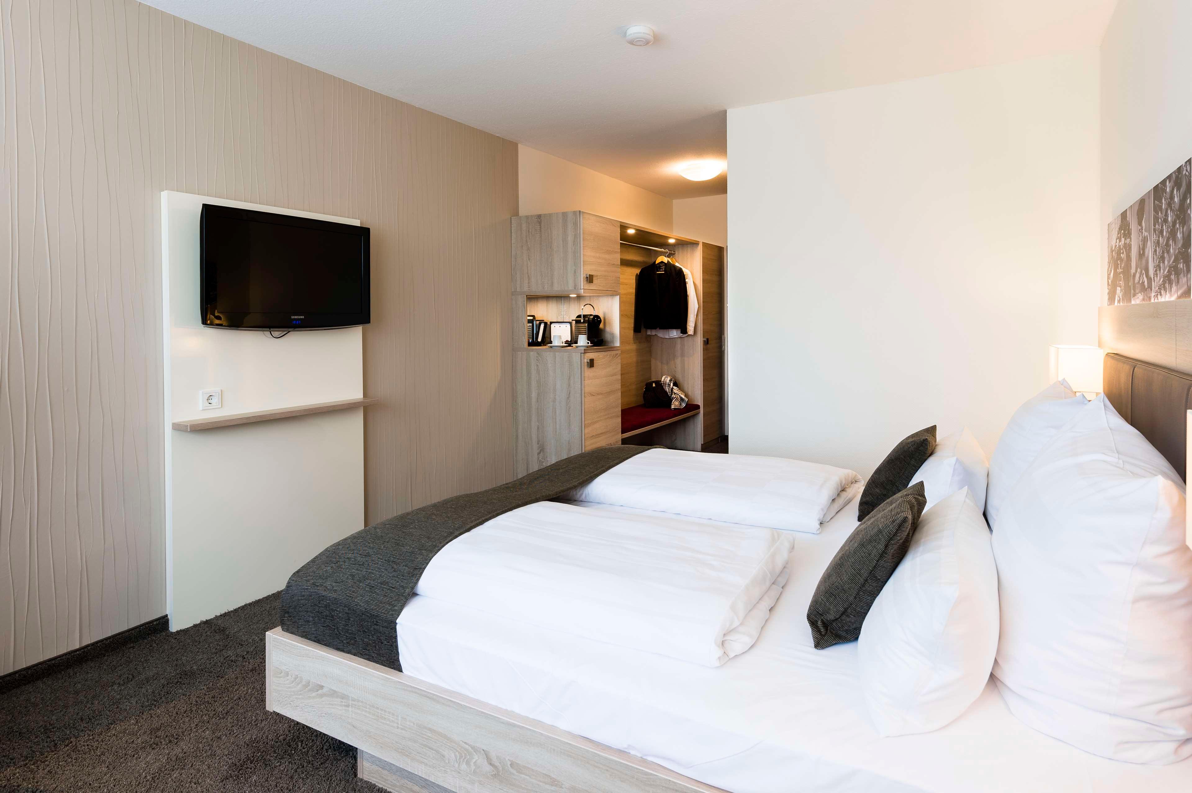 Room, Double Bed, Best Western Plus Parkhotel Velbert 3/5